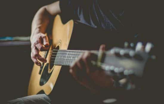 Aprende a tocar guitarra con el celular